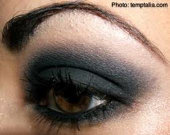 A Makeup How-To For Smokey Eyes