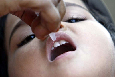 how does an oral polio vaccine works?