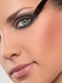 A Makeup How-To For Smokey Eyes